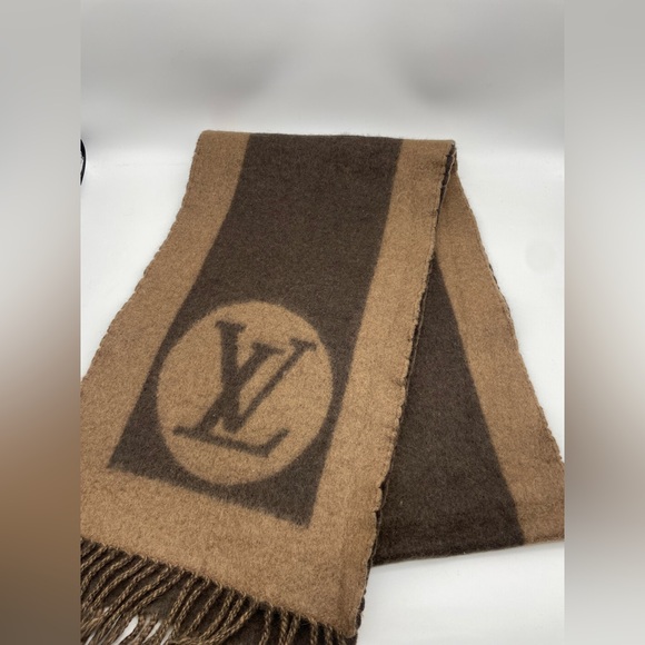 Louis Vuitton Scarf - Picture 1 of 4